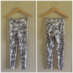 Mono B Size Small Leggings